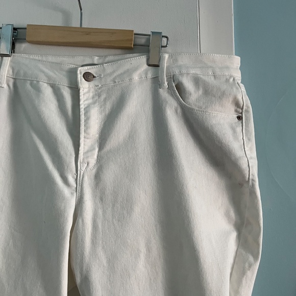 Old Navy Ladies White Super Skinny Mid-Rise Ankle Jeans, size 20 - Picture 3 of 10